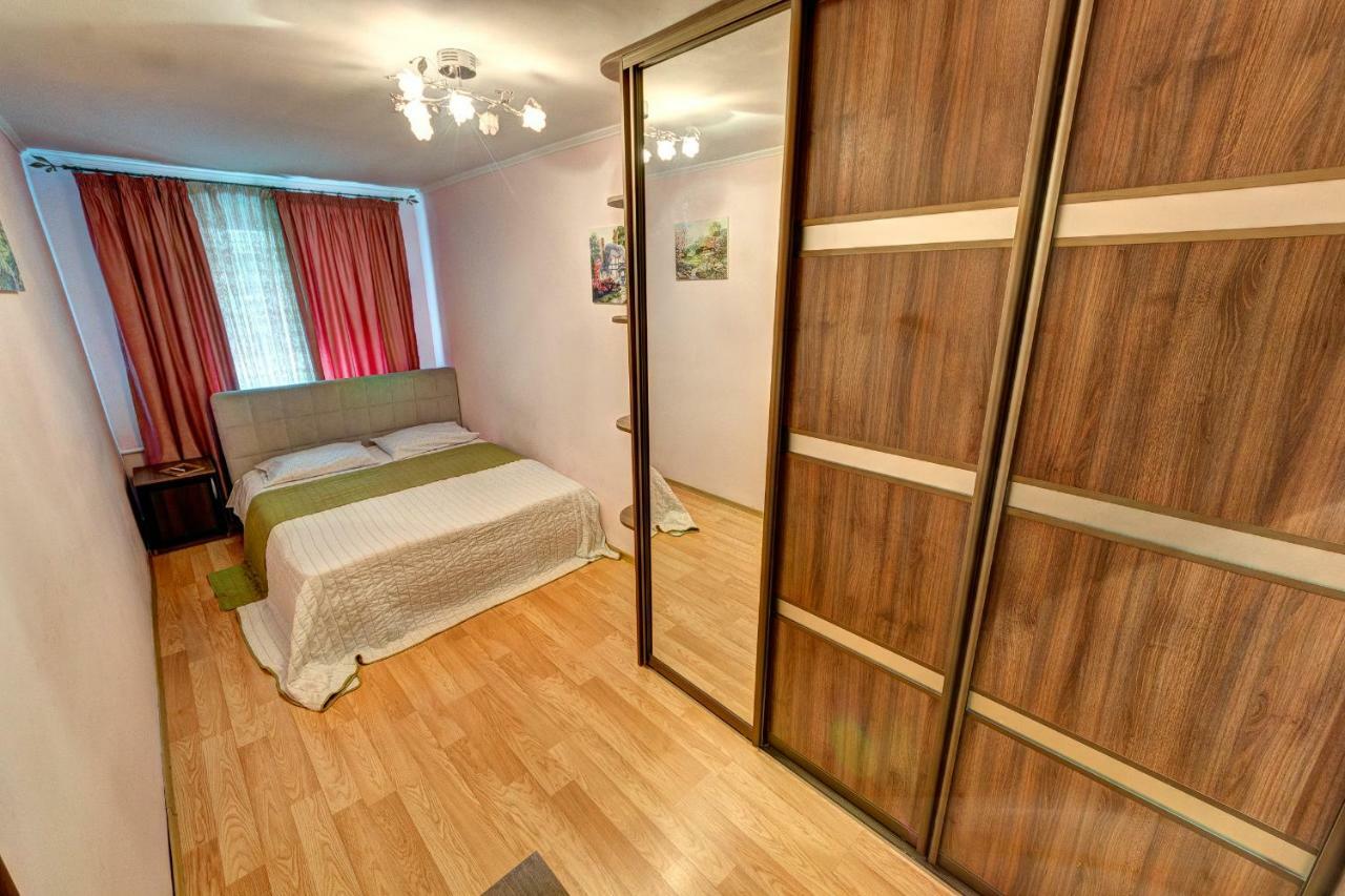 Apartments Near The Nsc Olympic キエフ エクステリア 写真